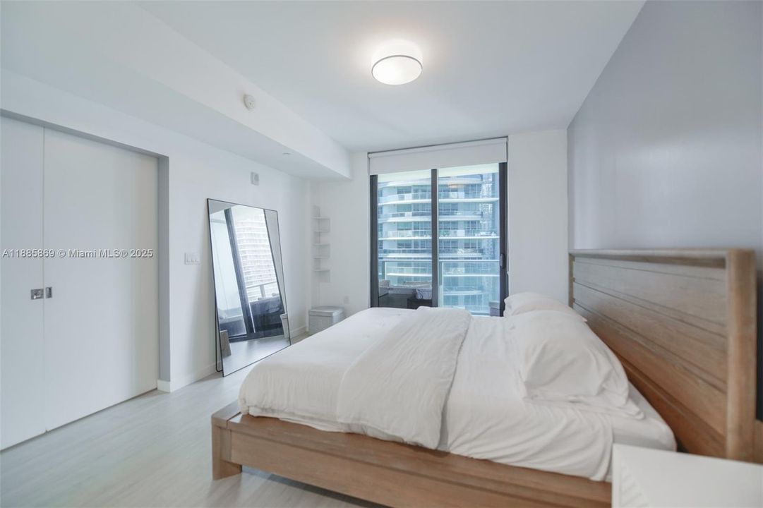 For Sale: $720,000 (1 beds, 1 baths, 759 Square Feet)