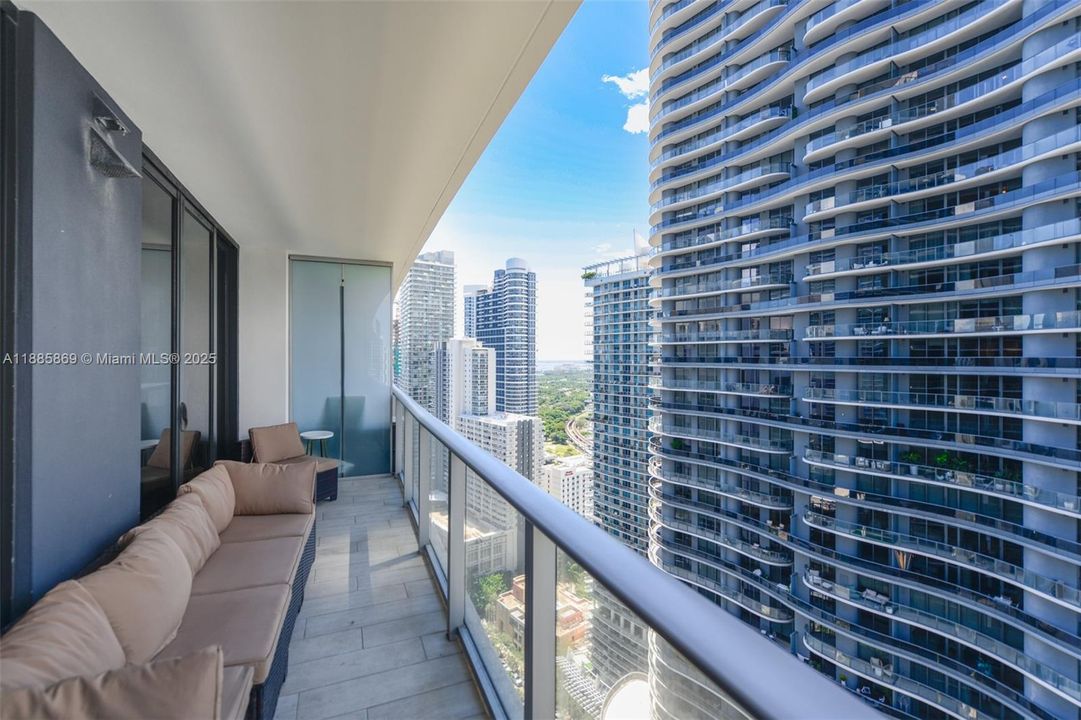 For Sale: $720,000 (1 beds, 1 baths, 759 Square Feet)