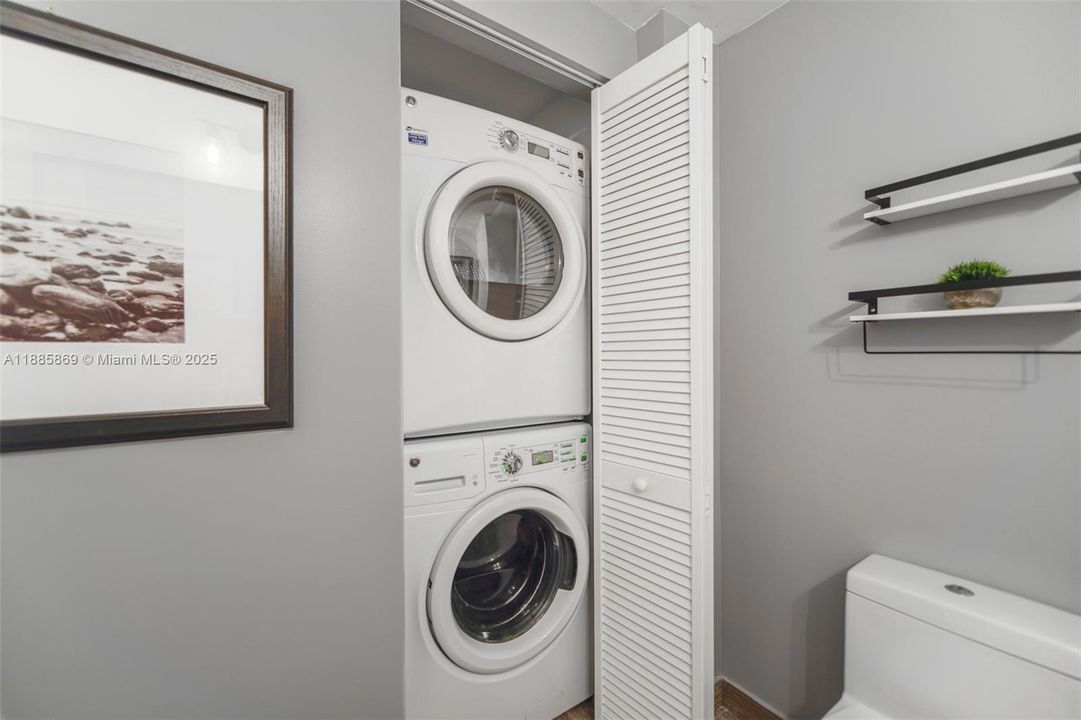 For Sale: $720,000 (1 beds, 1 baths, 759 Square Feet)