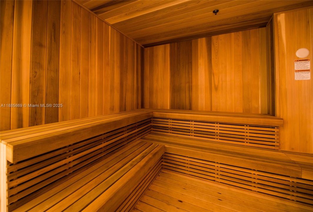 For Sale: $720,000 (1 beds, 1 baths, 759 Square Feet)