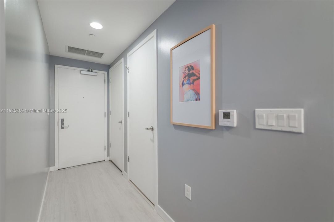 For Sale: $720,000 (1 beds, 1 baths, 759 Square Feet)