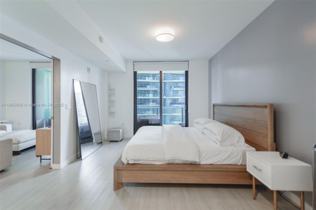 For Sale: $720,000 (1 beds, 1 baths, 759 Square Feet)