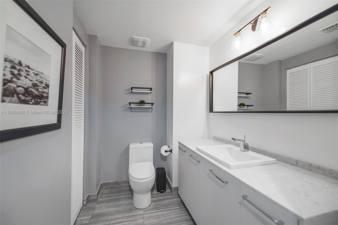 For Sale: $720,000 (1 beds, 1 baths, 759 Square Feet)