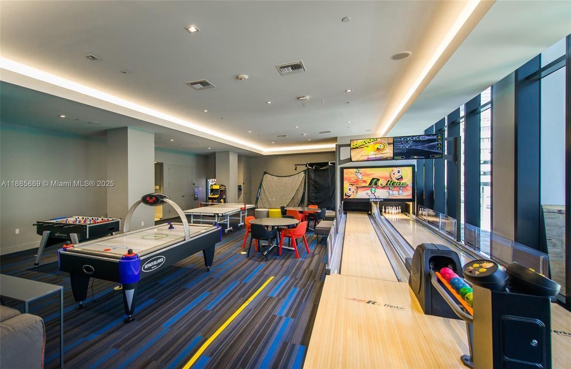 For Sale: $720,000 (1 beds, 1 baths, 759 Square Feet)