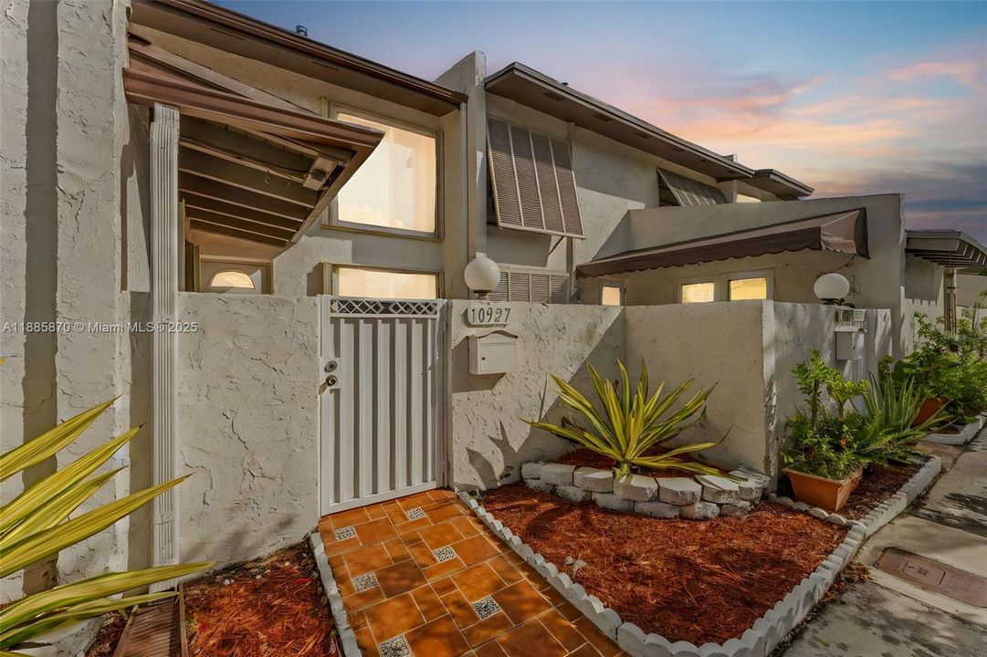 For Sale: $465,000 (3 beds, 2 baths, 1365 Square Feet)