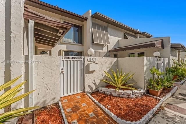 For Sale: $465,000 (3 beds, 2 baths, 1365 Square Feet)