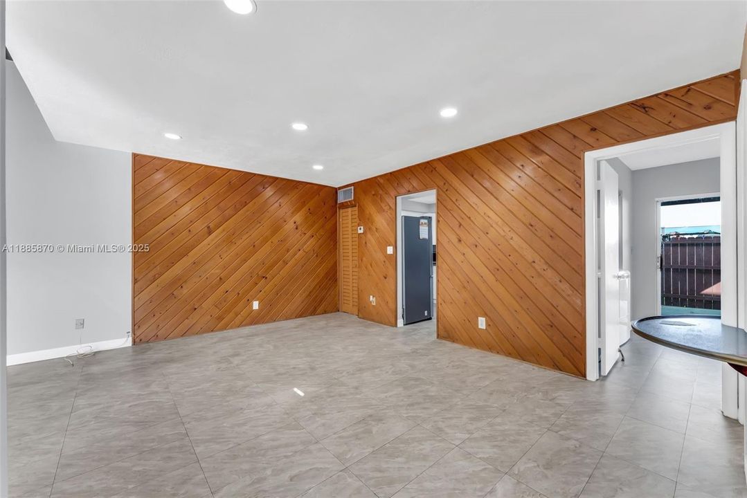 For Sale: $465,000 (3 beds, 2 baths, 1365 Square Feet)