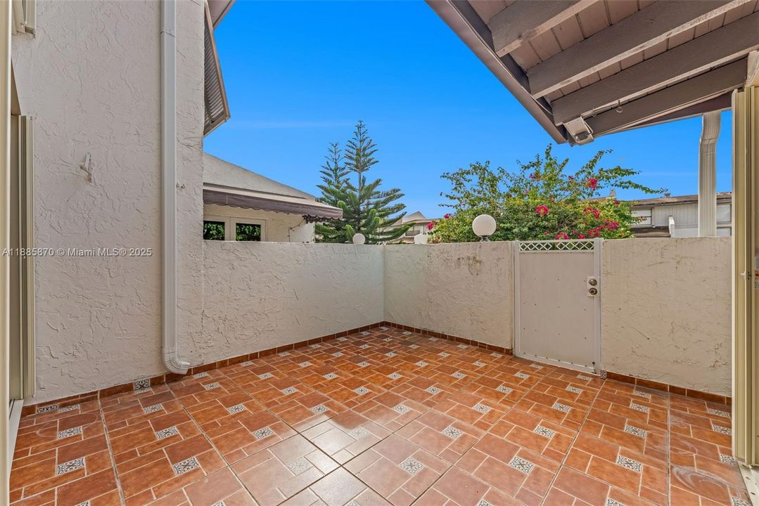 For Sale: $465,000 (3 beds, 2 baths, 1365 Square Feet)