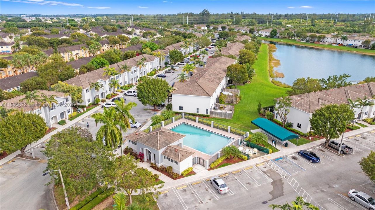 Под контрактом: $286,990 (3 спален, 3 ванн, 1423 Квадратных фут)