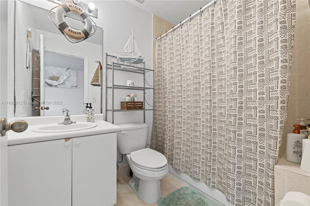 Под контрактом: $286,990 (3 спален, 3 ванн, 1423 Квадратных фут)