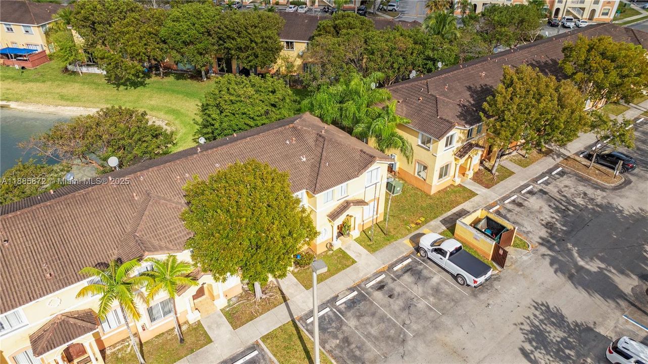 Под контрактом: $286,990 (3 спален, 3 ванн, 1423 Квадратных фут)