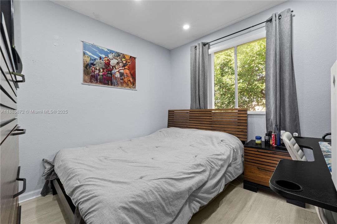 Под контрактом: $286,990 (3 спален, 3 ванн, 1423 Квадратных фут)