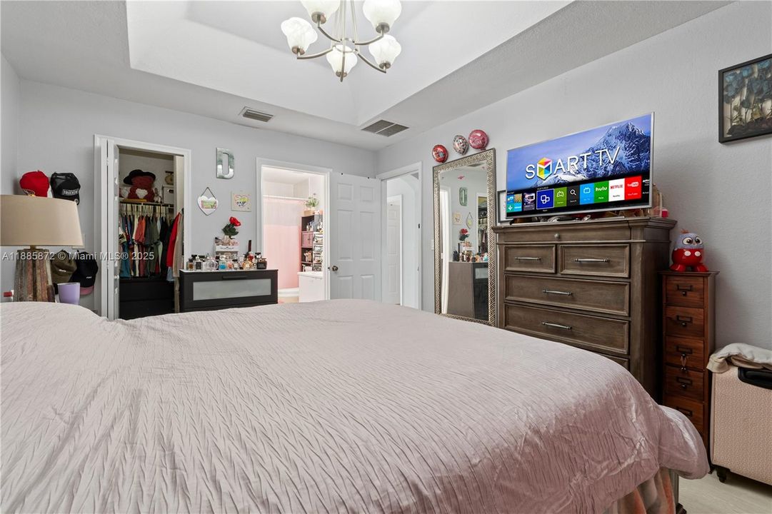 Под контрактом: $286,990 (3 спален, 3 ванн, 1423 Квадратных фут)