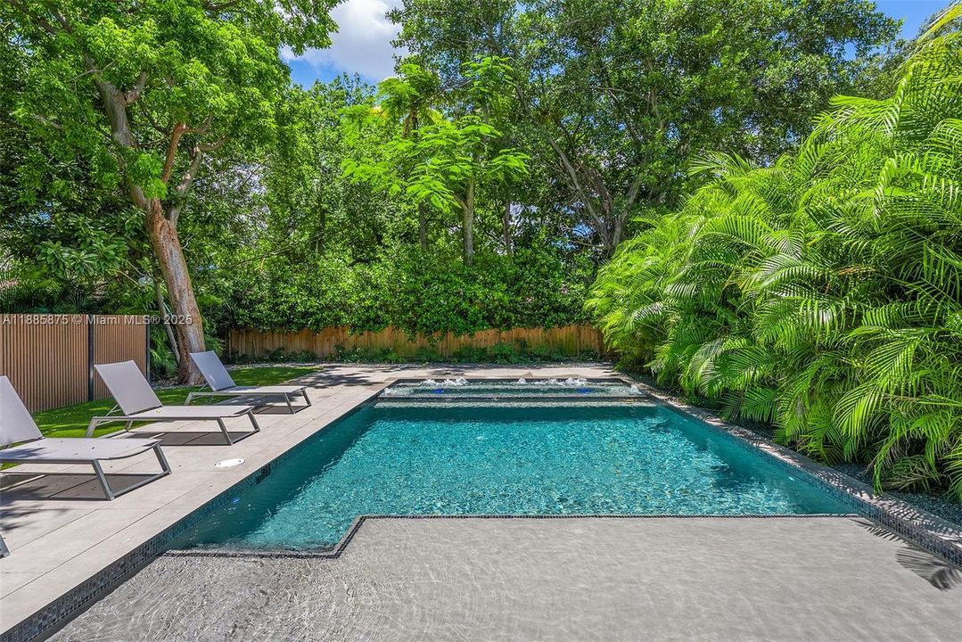 Active With Contract: $3,350,000 (5 beds, 5 baths, 3591 Square Feet)