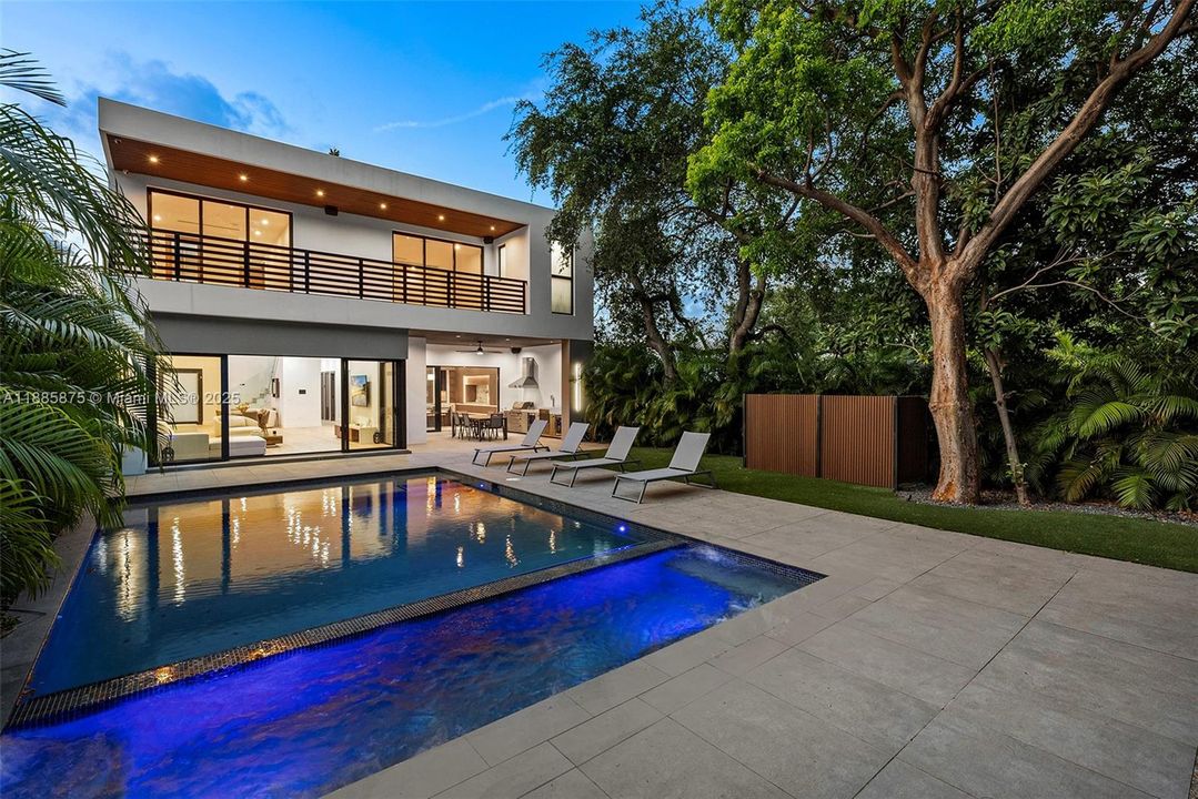 Active With Contract: $3,350,000 (5 beds, 5 baths, 3591 Square Feet)