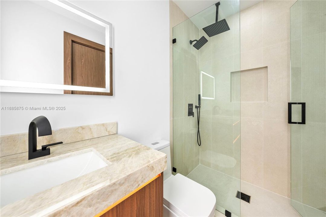 Active With Contract: $3,350,000 (5 beds, 5 baths, 3591 Square Feet)