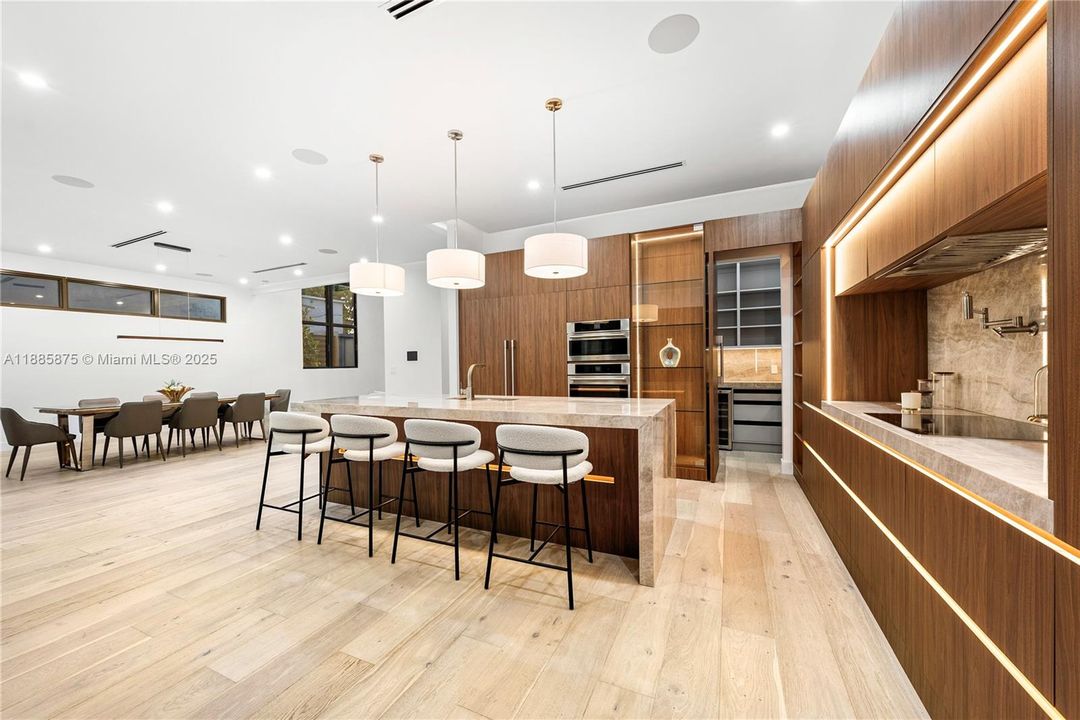 Active With Contract: $3,350,000 (5 beds, 5 baths, 3591 Square Feet)