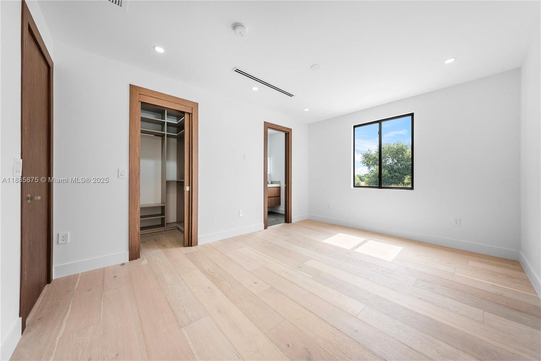 Active With Contract: $3,350,000 (5 beds, 5 baths, 3591 Square Feet)