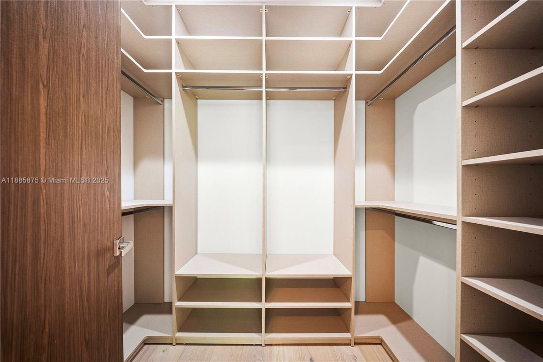 Active With Contract: $3,350,000 (5 beds, 5 baths, 3591 Square Feet)