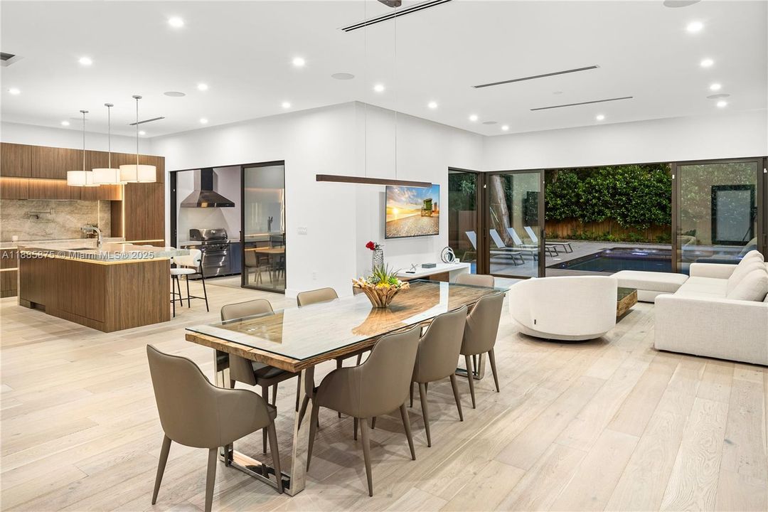 Active With Contract: $3,350,000 (5 beds, 5 baths, 3591 Square Feet)