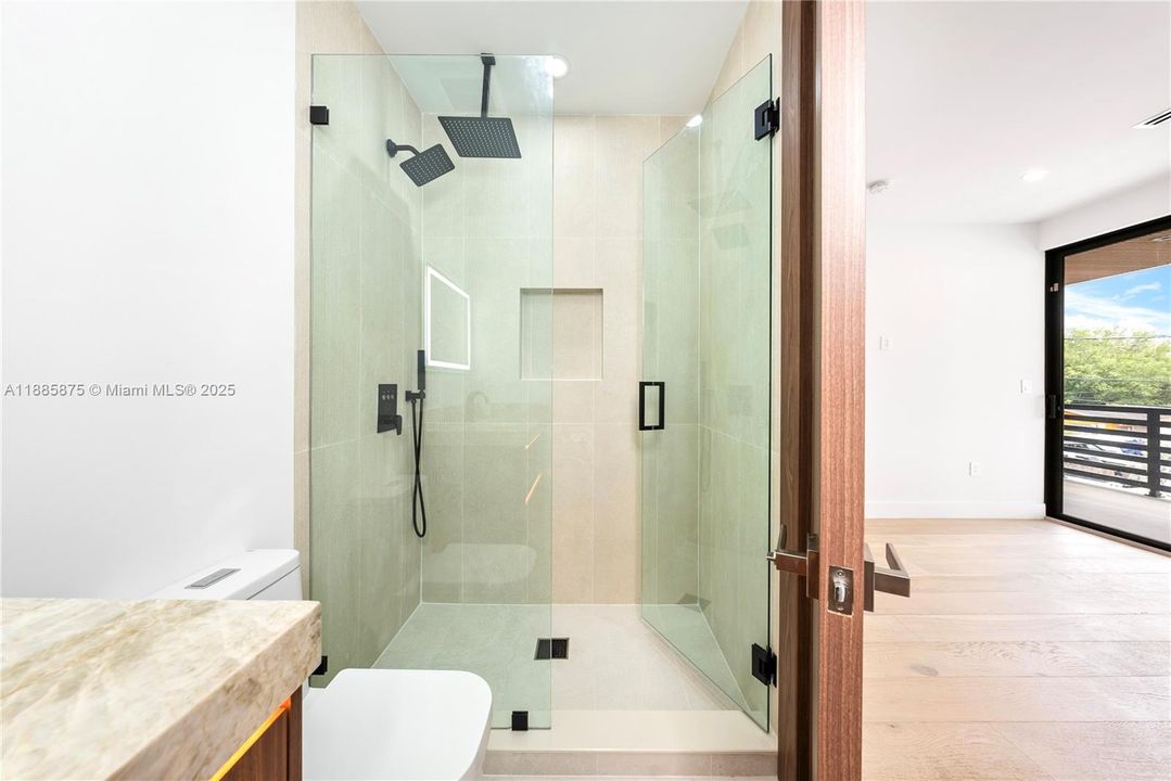 Active With Contract: $3,350,000 (5 beds, 5 baths, 3591 Square Feet)