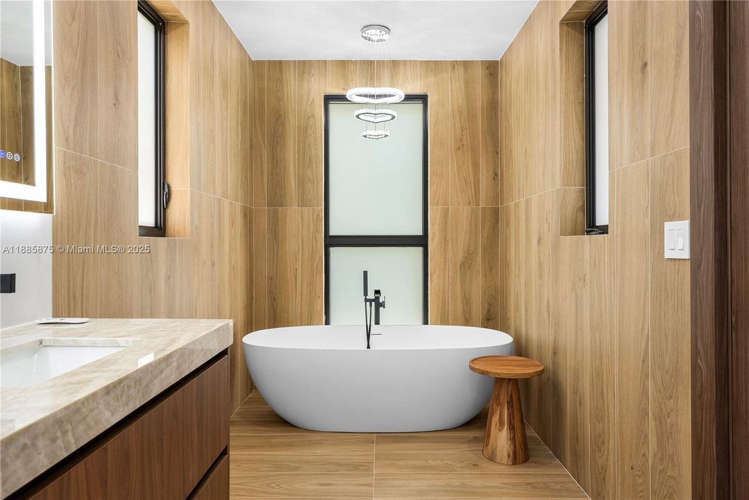 Active With Contract: $3,350,000 (5 beds, 5 baths, 3591 Square Feet)