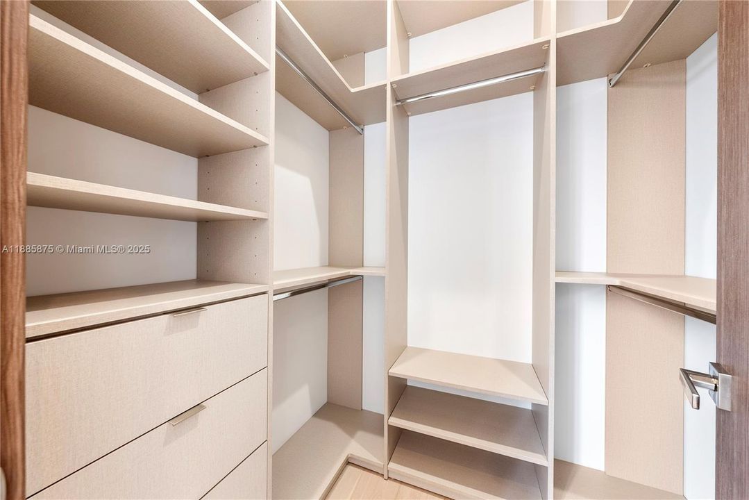 Active With Contract: $3,350,000 (5 beds, 5 baths, 3591 Square Feet)