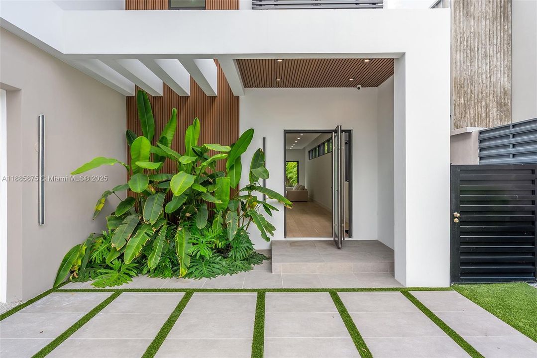 Active With Contract: $3,350,000 (5 beds, 5 baths, 3591 Square Feet)