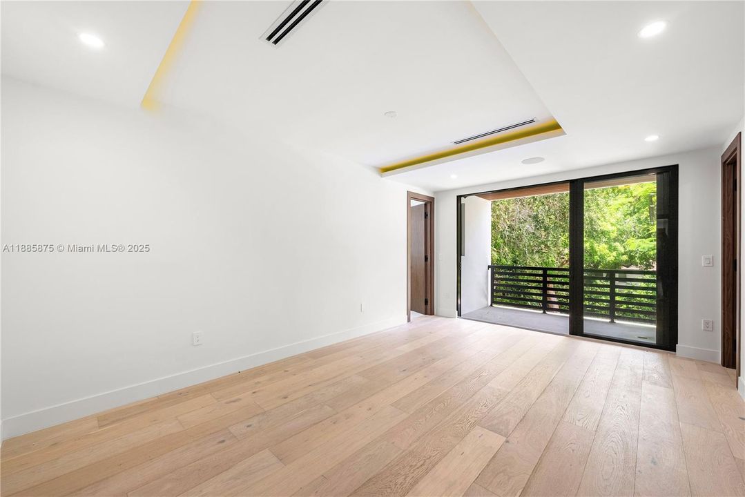 Active With Contract: $3,350,000 (5 beds, 5 baths, 3591 Square Feet)