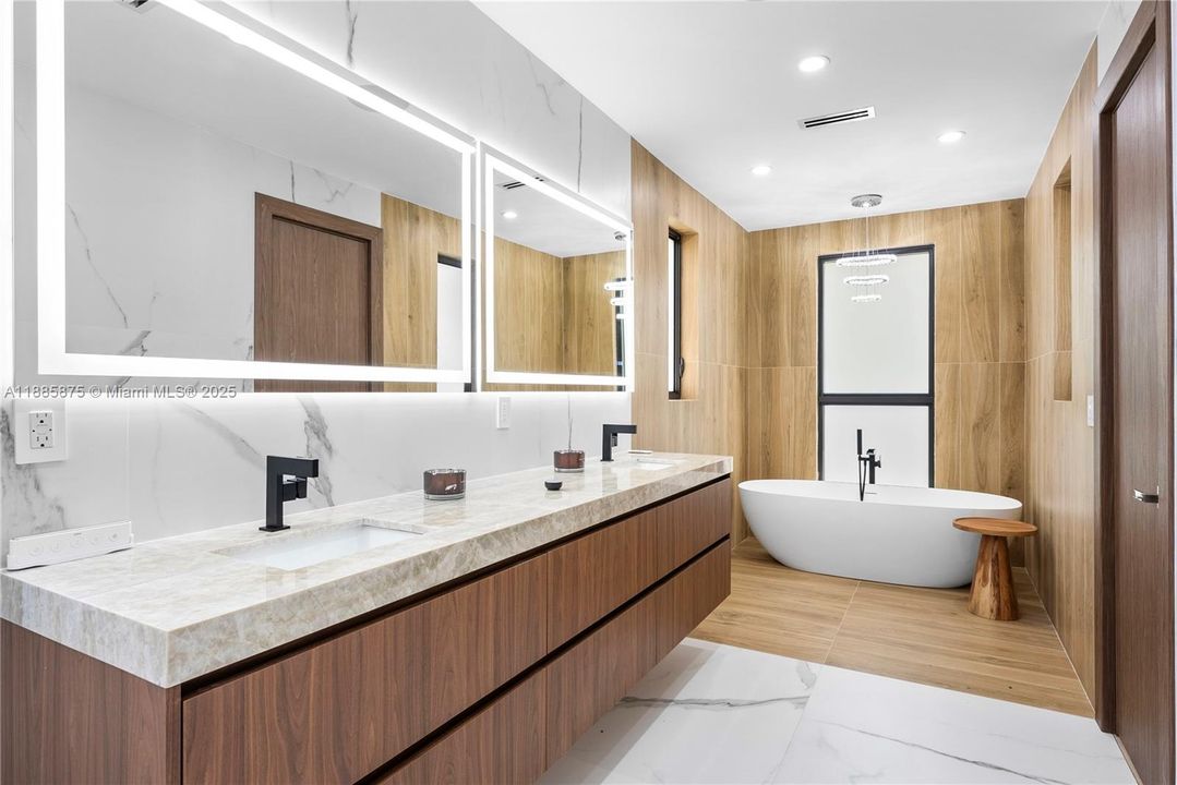 Active With Contract: $3,350,000 (5 beds, 5 baths, 3591 Square Feet)