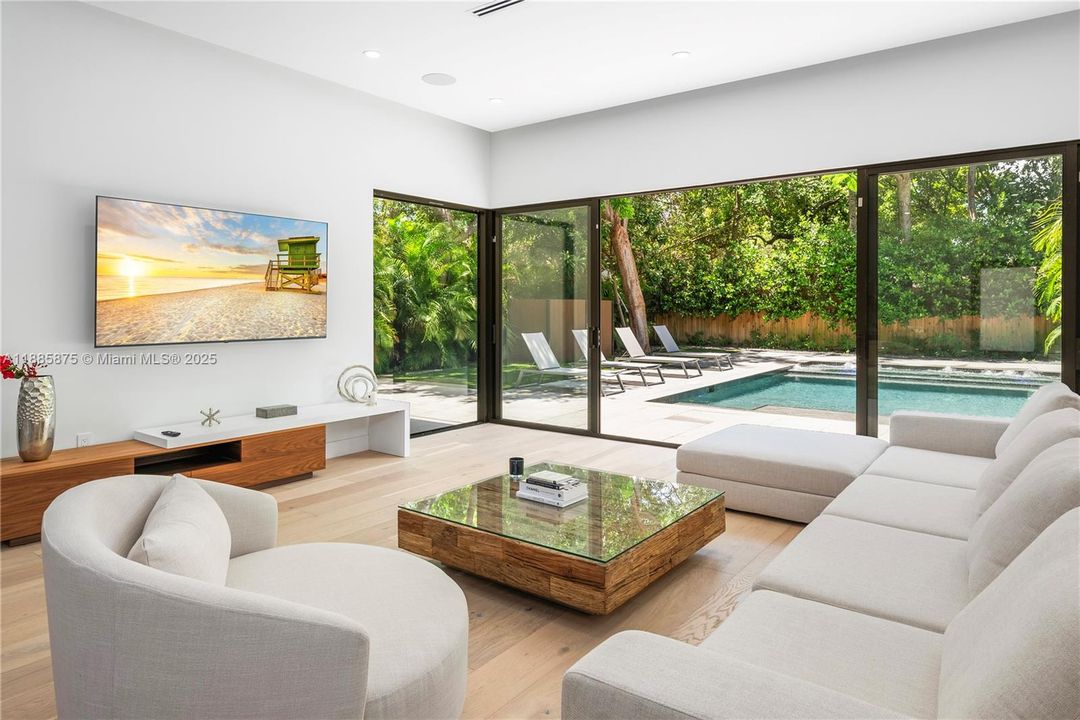 Active With Contract: $3,350,000 (5 beds, 5 baths, 3591 Square Feet)