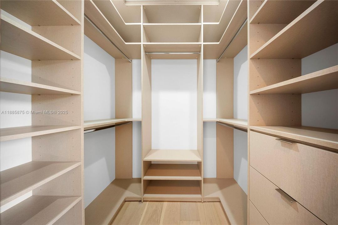 Active With Contract: $3,350,000 (5 beds, 5 baths, 3591 Square Feet)