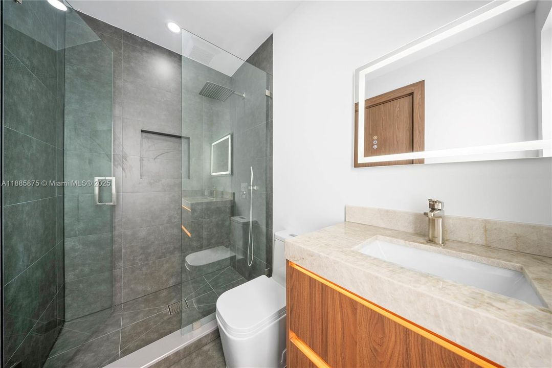 Active With Contract: $3,350,000 (5 beds, 5 baths, 3591 Square Feet)