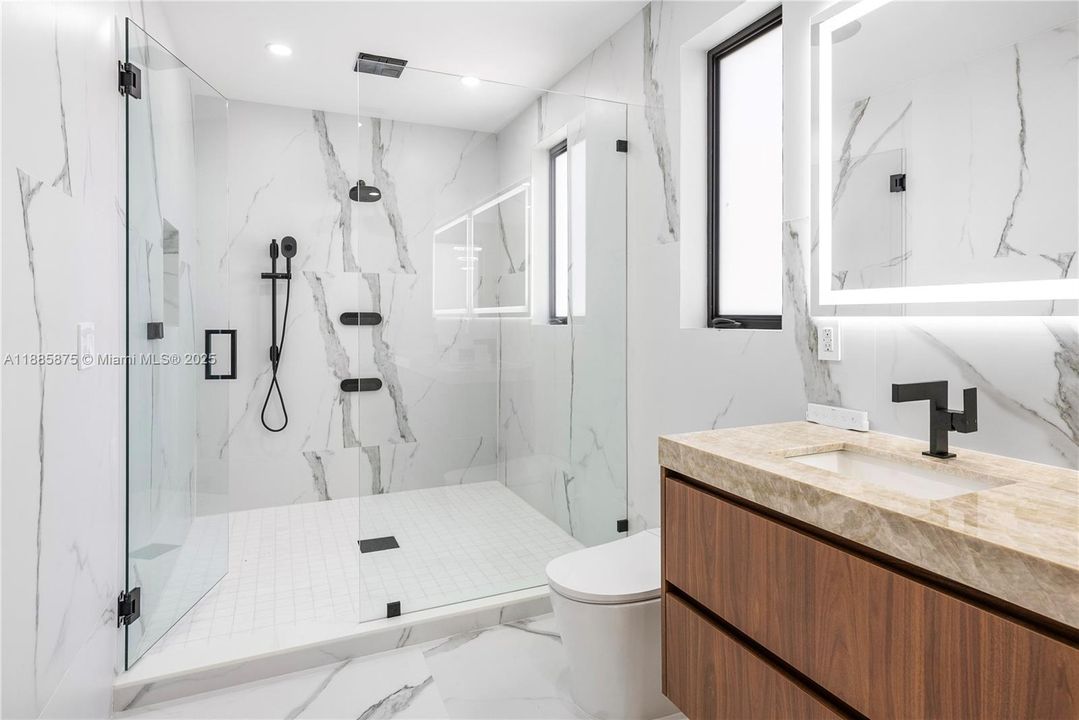 Active With Contract: $3,350,000 (5 beds, 5 baths, 3591 Square Feet)