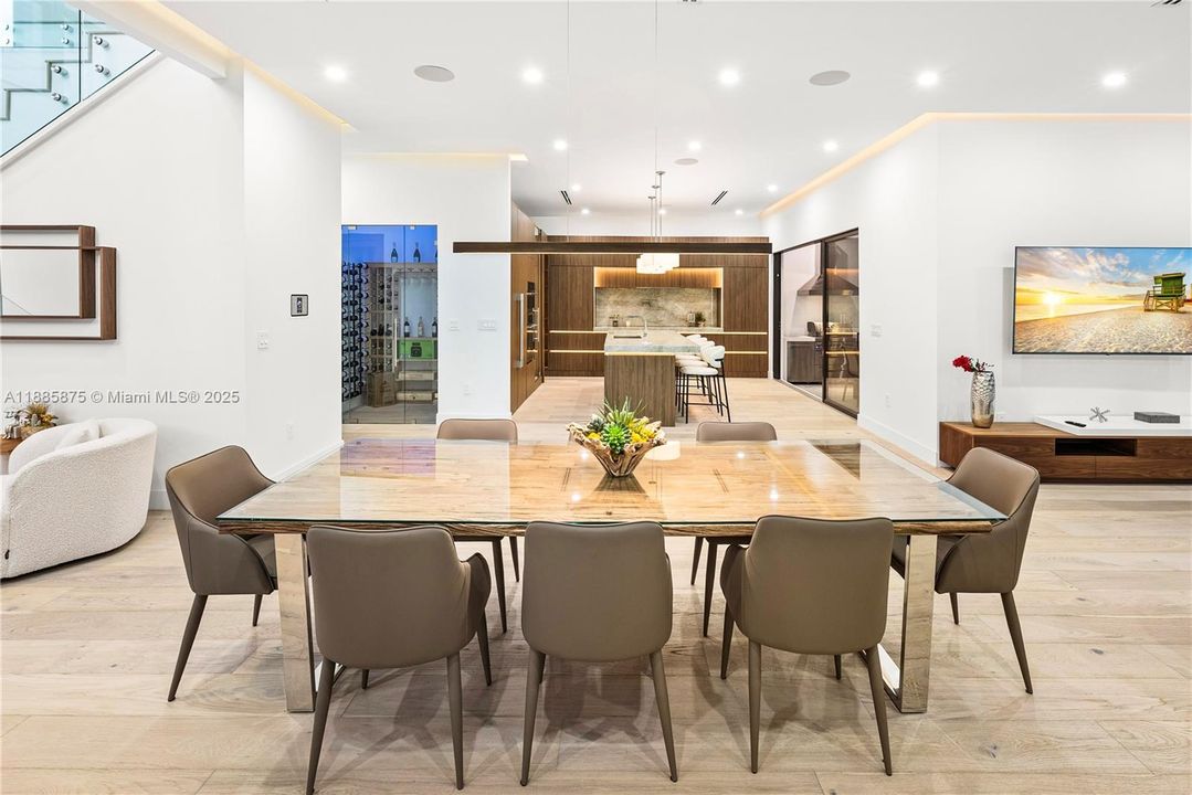 Active With Contract: $3,350,000 (5 beds, 5 baths, 3591 Square Feet)