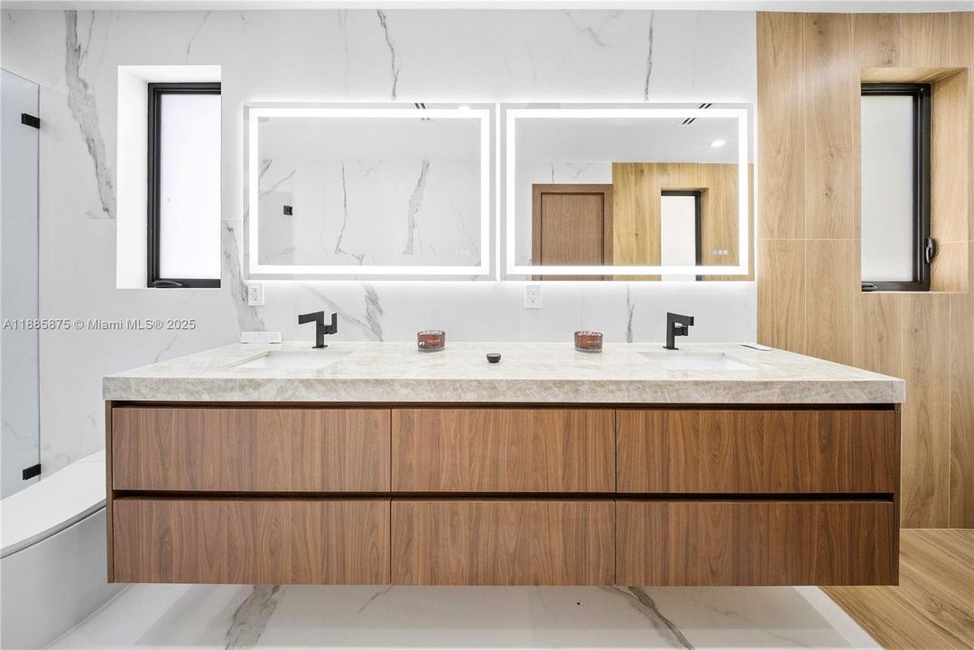 Active With Contract: $3,350,000 (5 beds, 5 baths, 3591 Square Feet)