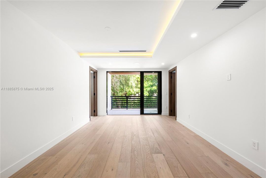 Active With Contract: $3,350,000 (5 beds, 5 baths, 3591 Square Feet)