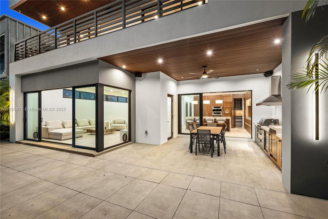 Active With Contract: $3,350,000 (5 beds, 5 baths, 3591 Square Feet)