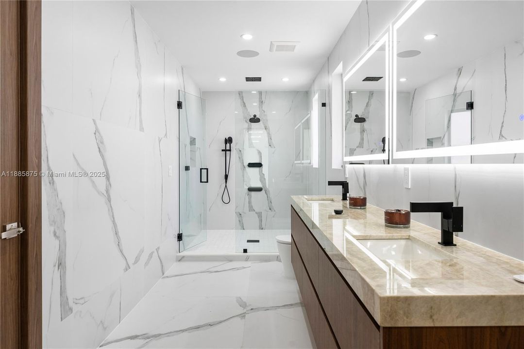 Active With Contract: $3,350,000 (5 beds, 5 baths, 3591 Square Feet)