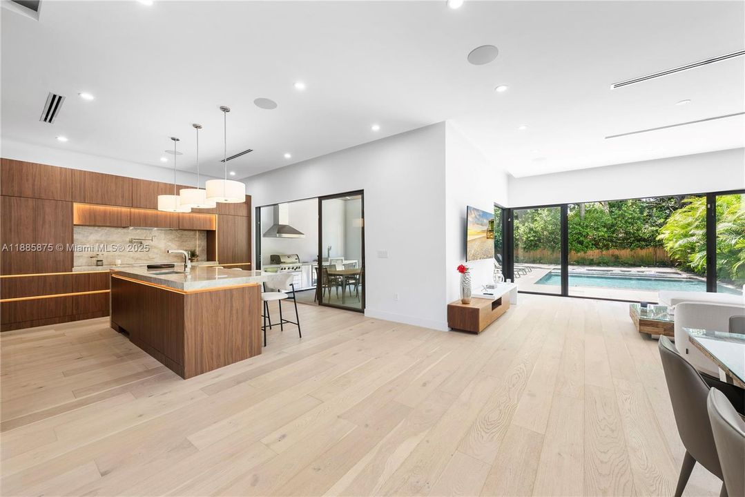 Active With Contract: $3,350,000 (5 beds, 5 baths, 3591 Square Feet)