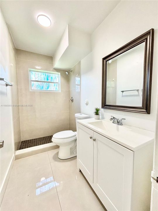 合同活跃: $2,000 (2 贝兹, 2 浴室, 980 平方英尺)