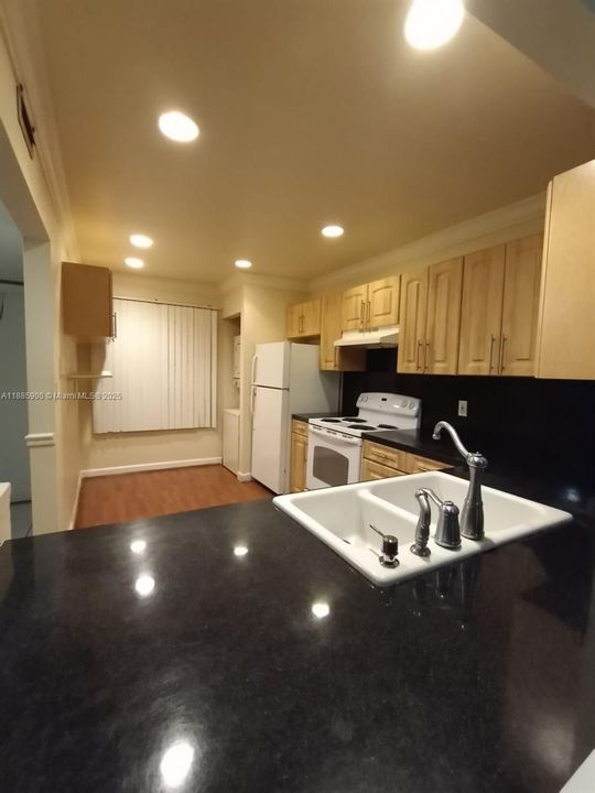 En Venta: $250,000 (2 camas, 2 baños, 1130 Pies cuadrados)