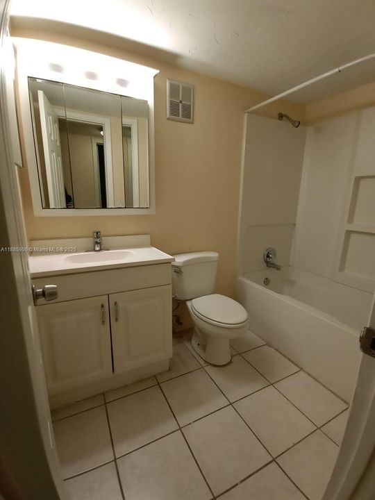 En Venta: $250,000 (2 camas, 2 baños, 1130 Pies cuadrados)