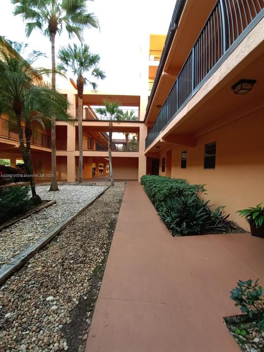 En Venta: $250,000 (2 camas, 2 baños, 1130 Pies cuadrados)