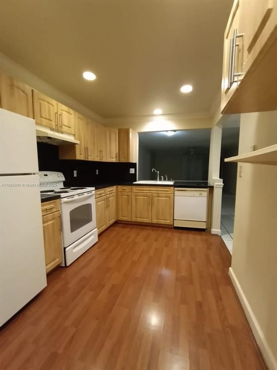 En Venta: $250,000 (2 camas, 2 baños, 1130 Pies cuadrados)