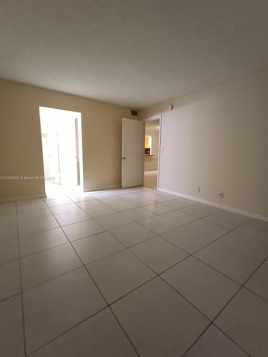 En Venta: $250,000 (2 camas, 2 baños, 1130 Pies cuadrados)