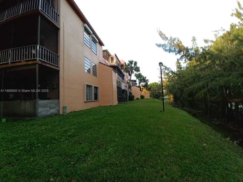 En Venta: $250,000 (2 camas, 2 baños, 1130 Pies cuadrados)