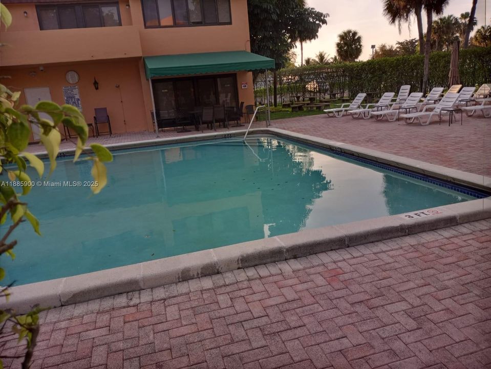 En Venta: $250,000 (2 camas, 2 baños, 1130 Pies cuadrados)