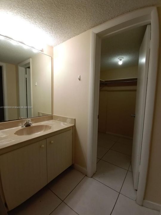 En Venta: $250,000 (2 camas, 2 baños, 1130 Pies cuadrados)