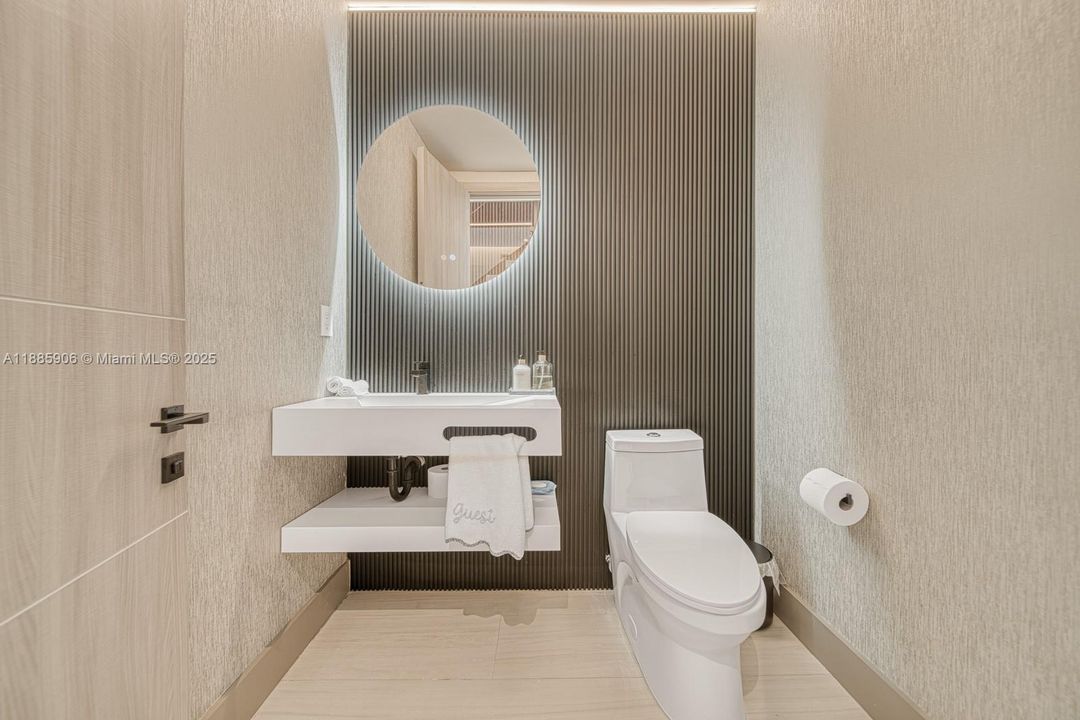 Недавно продано: $13,499,000 (6 спален, 6 ванн, 4703 Квадратных фут)